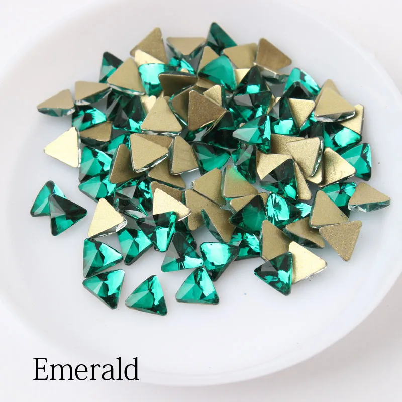 Emerald Лидер продаж прозрачные новых малых Треугольники ногтей Стразы 13 видов цветов модный хрустальный камень 30/100 pcsdiy ногтя украшения - Цвет: Emerald