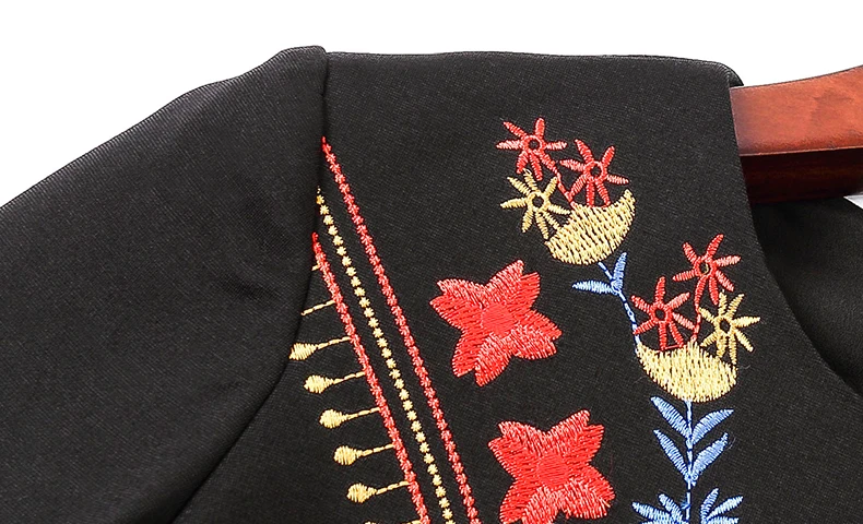 Модные подиумные платья с вышивкой в винтажном стиле С рукавом три четверти