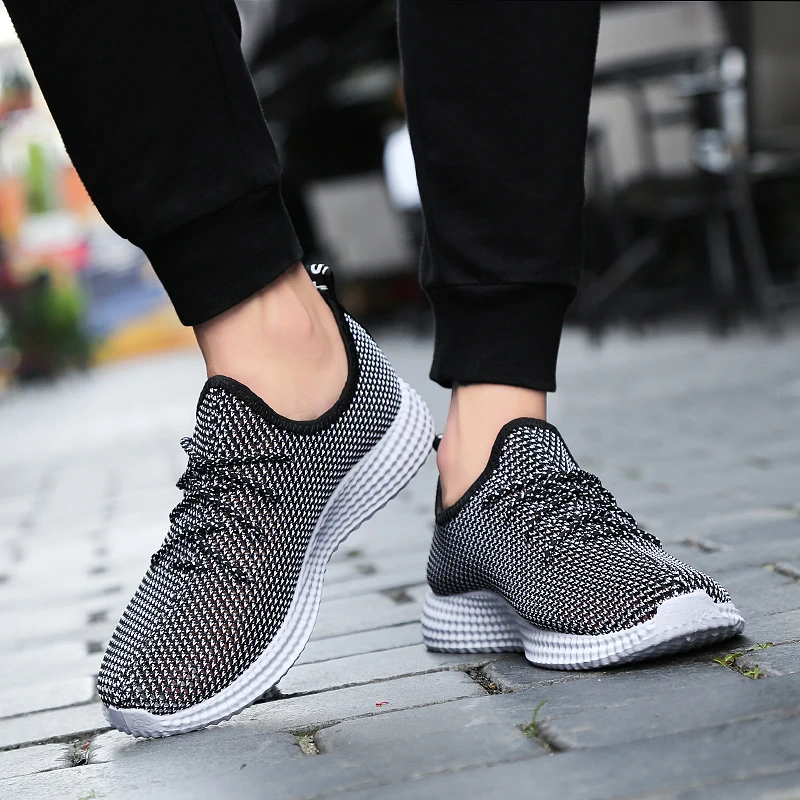 2018 мужские спортивные кроссовки для бега на весну и лето легкие черные серые