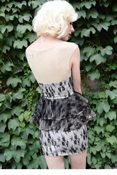 Новый Стильный Цветочный Кластера Сетчатой Баски С Плеча Мин Бальные Платья с