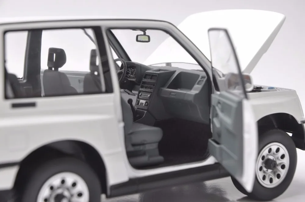 1:18 литая под давлением модель для Suzuki Vitara Escudo 1989 игрушечный автомобиль из белого сплава миниатюрная Коллекция подарков Gran