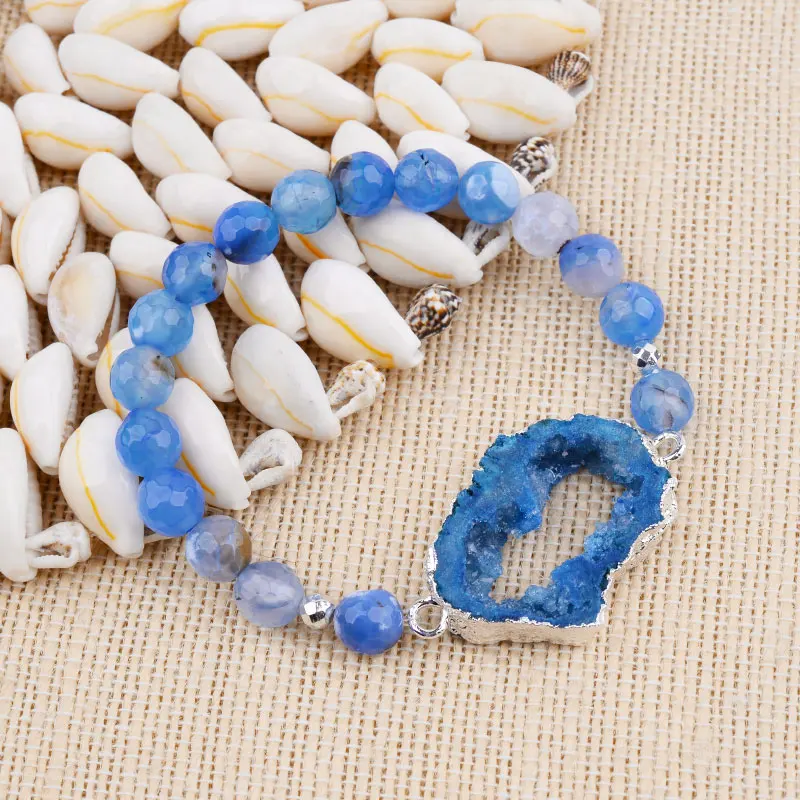 Женский браслет ручной работы плетеный из серебра и меди с натуральными