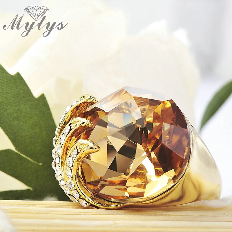 Женское коктейльное кольцо Mytys роскошное спиральное цвета шампанского с