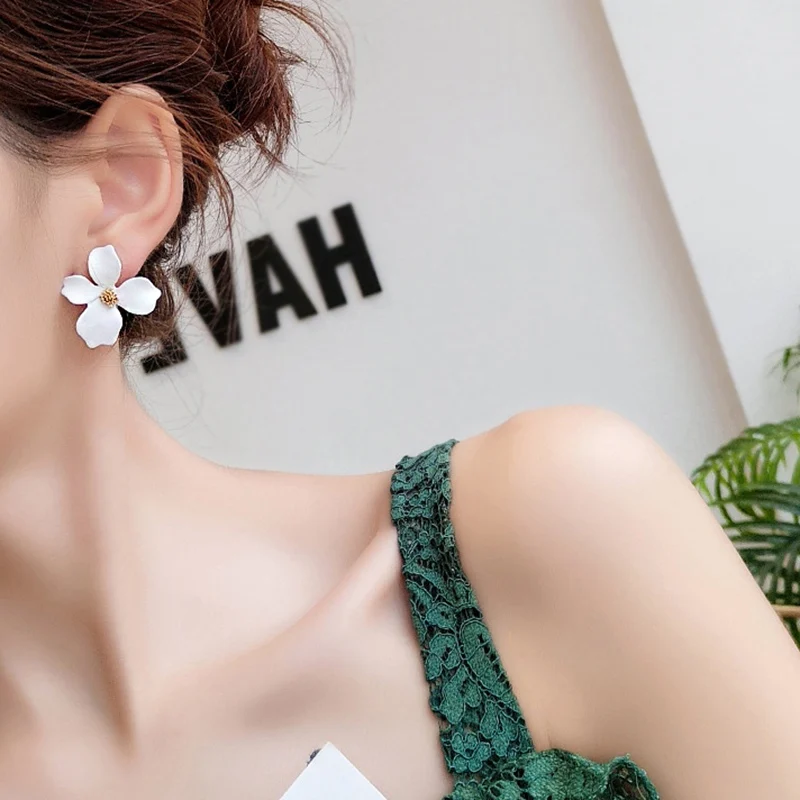 Korean Style Cute Flower Stud Earrings For Women New Fashion Sweet Earrings Femme Brinco Wholesale Jewelry