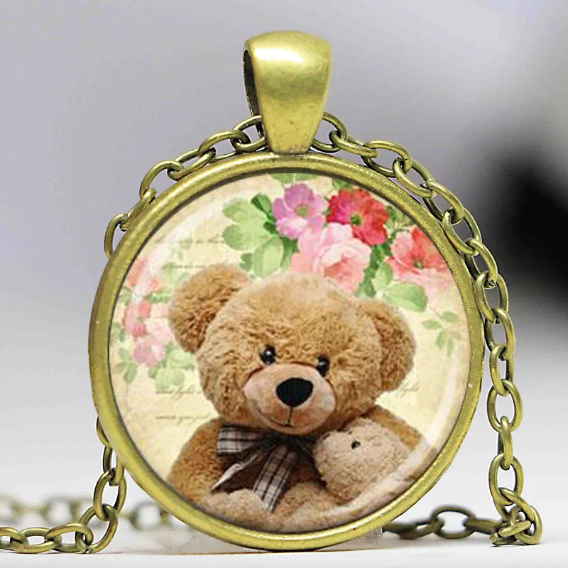 Модное колье с мишкой Тедди держит Маленький Мишка цветочный фон художественная