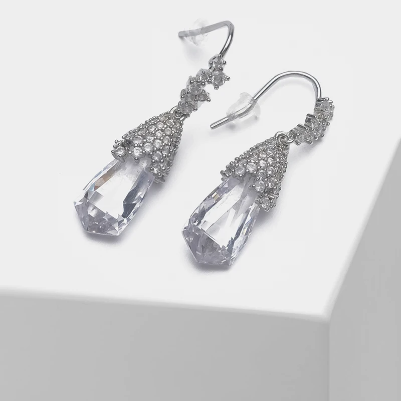 

Amorita boutique 925 Geometric design stylish shiny drop earrings