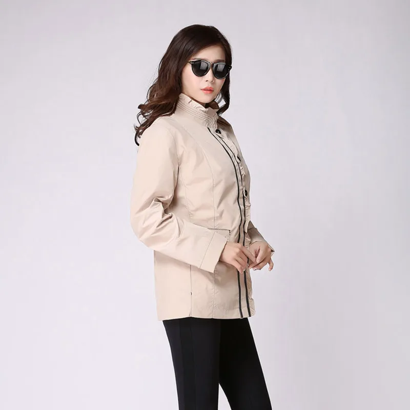 Женская двухслойная приталенная куртка блестящая короткая с длинным рукавом