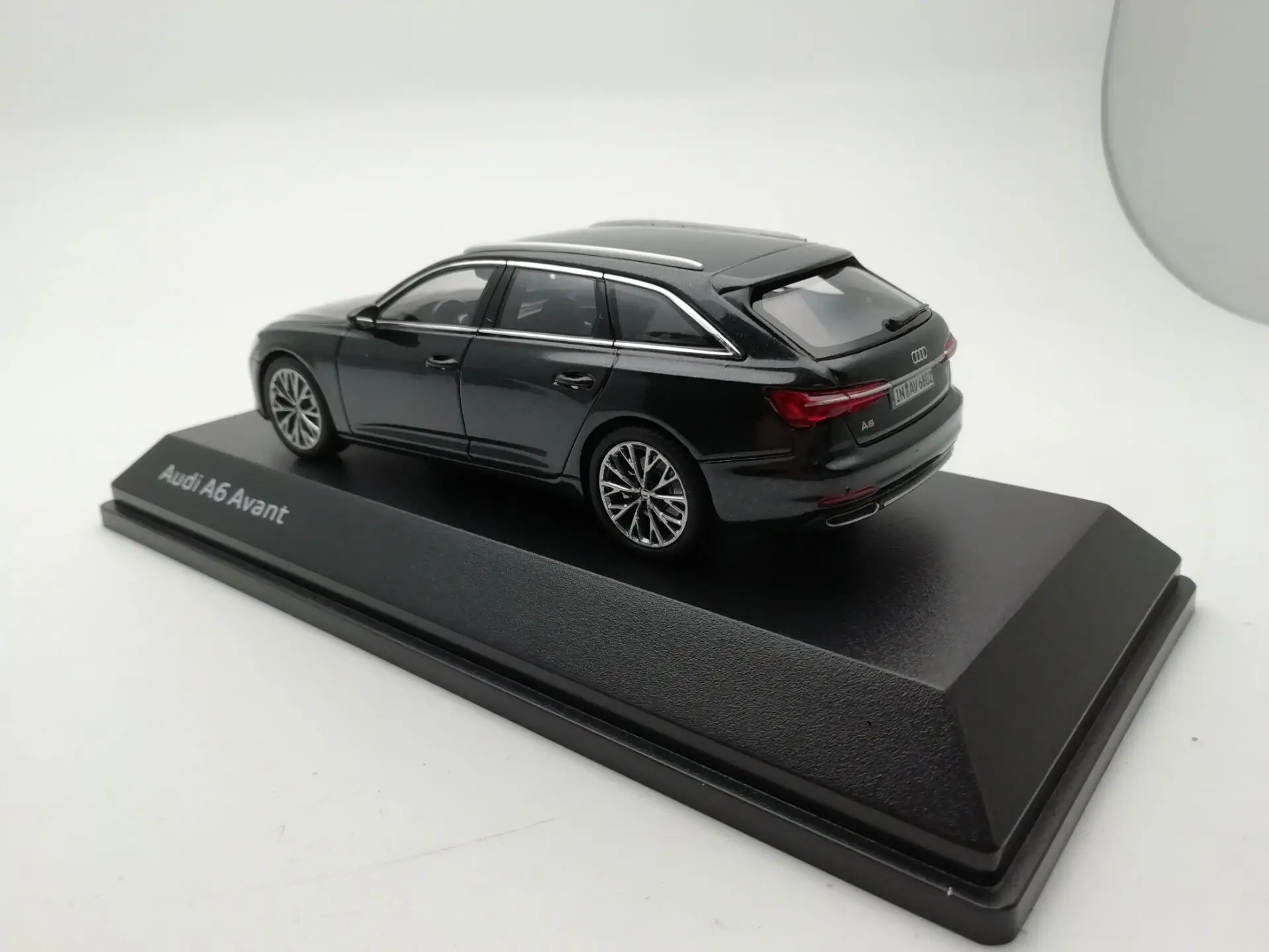 Оригинальная фабрика 1:43 Au di A6 Avant белый сплав игрушечная машинка игрушки для детей литая под давлением модель автомобиля подарок на день рождения