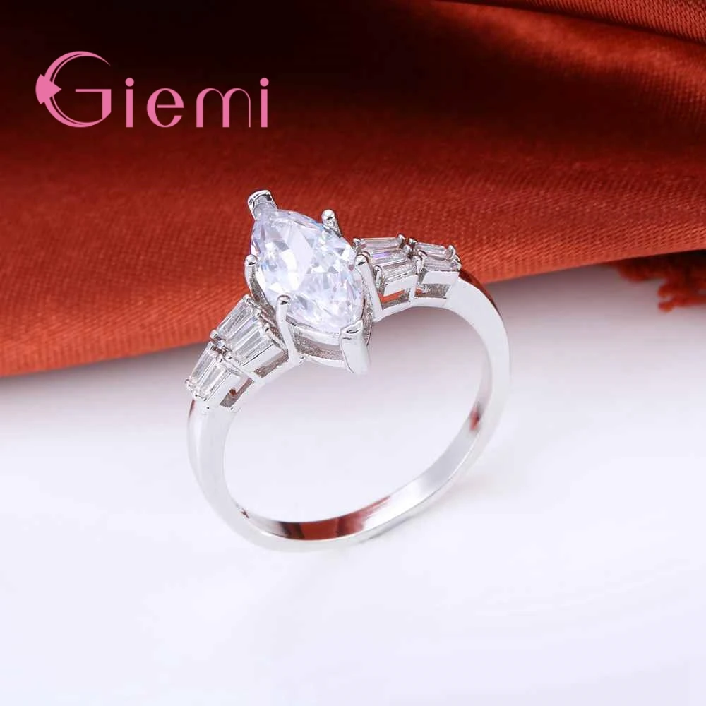 Женское серебряное и циркониевое элегантное кольцо с зеленым круглым кристаллом