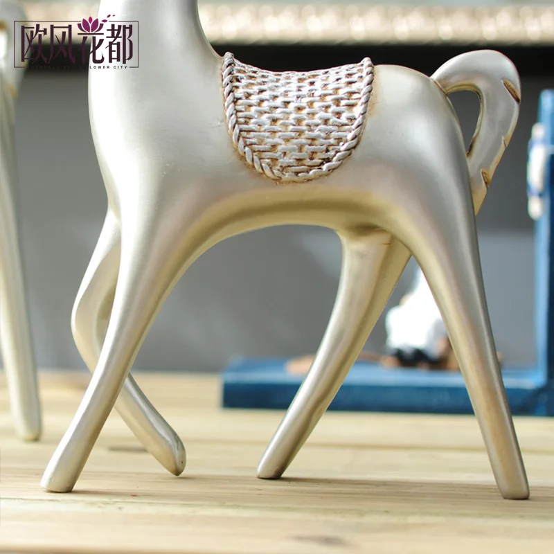 

gift of modern style living room decoration deer resin craft gift practical decoration Home Furnishing Ma Shipin