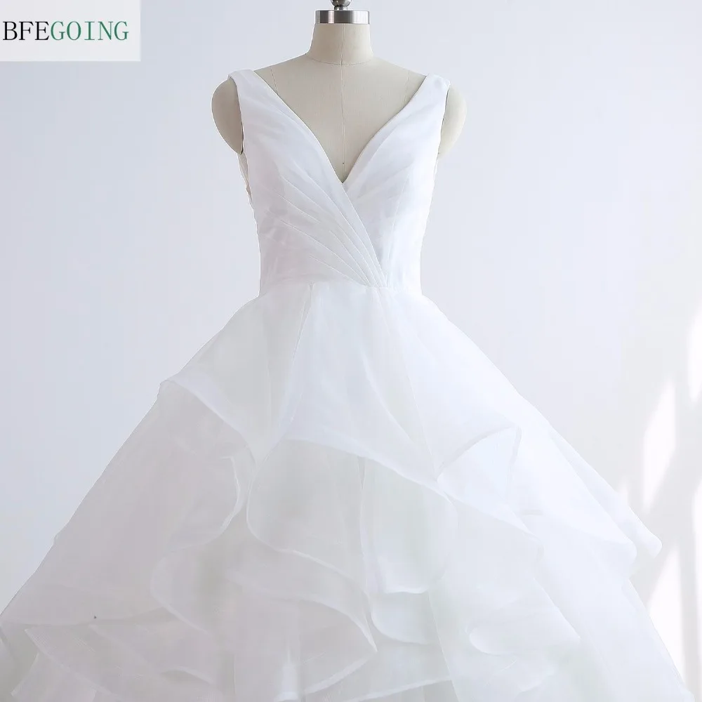 White Organza Sleeveless A-Line Wedding Dress Chapel Train V-Neck Tiered Pleat Real/Original Actual Photos Custom Made | Свадьбы и