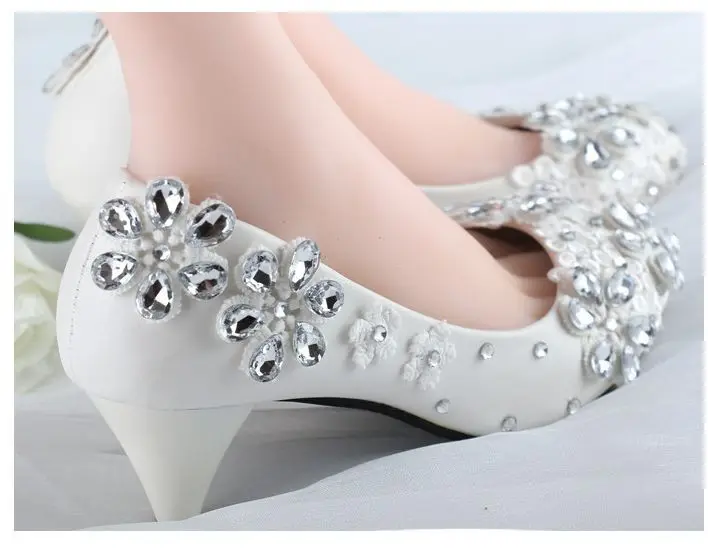 С украшением в виде кристаллов Серебристые Стразы свадебные туфли-лодочки