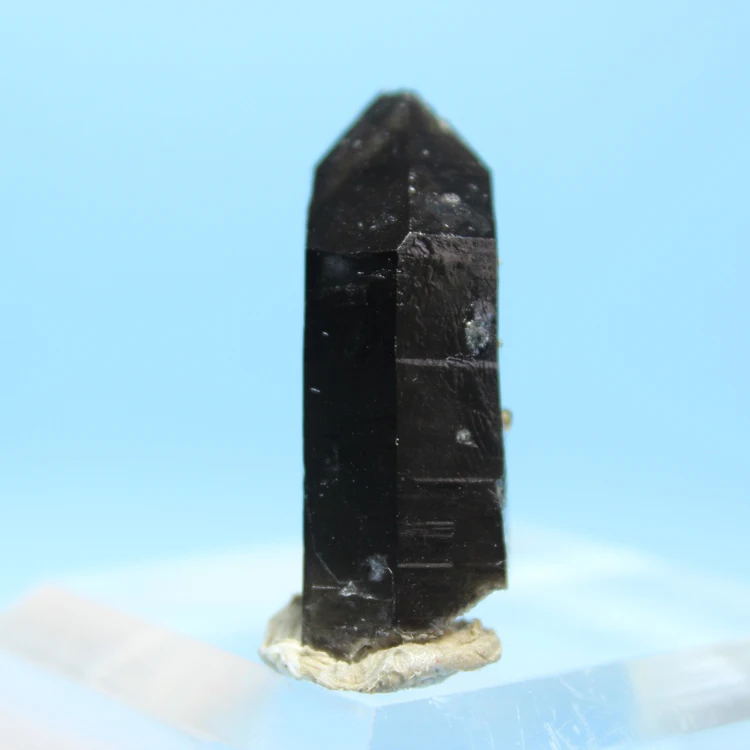 Натуральные минеральные гранаты кристаллы коричневого цвета руда кристалл