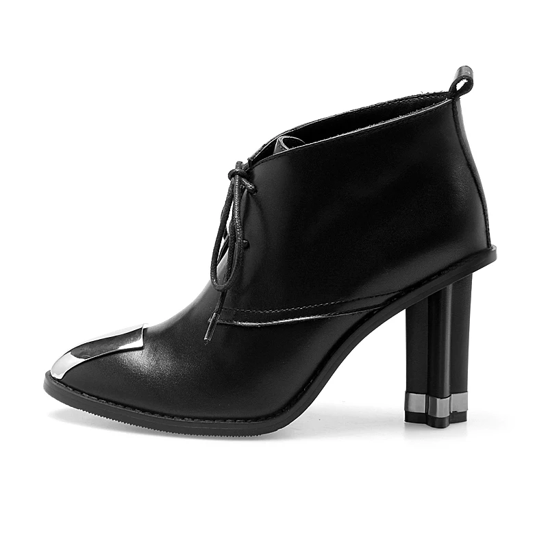 Женские ботинки со змеиной кожей на толстом каблуке шнуровкой и острым носком |