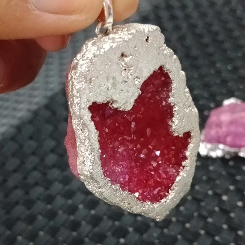 DHXYZB 5-6 см натуральный агат geode кластерный кулон кристаллы кварца минеральный гальванический красный рейки Целебный Камень ювелирные изделия подарок