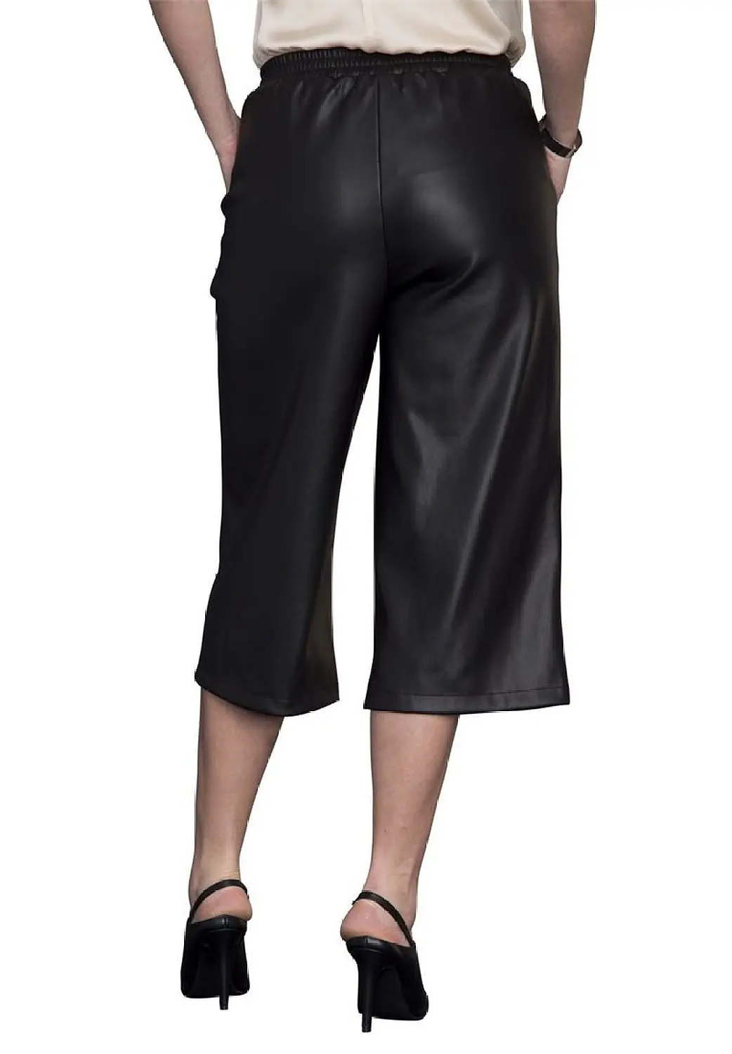 Женские брюки-кюлоты из искусственной кожи на осень и зиму с эластичным поясом