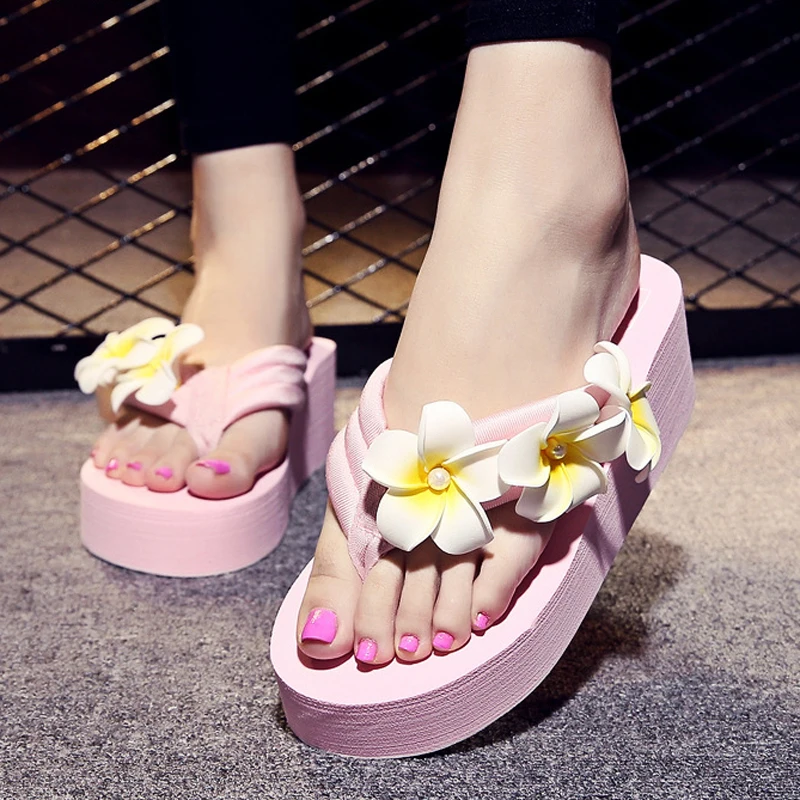 На танкетке шлепанцы пляжные цветы Вьетнамки Женская обувь без застежек на