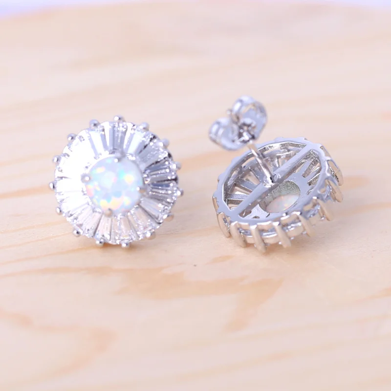 Женские серьги-гвоздики в виде цветка с белым огненным опалом | Украшения и