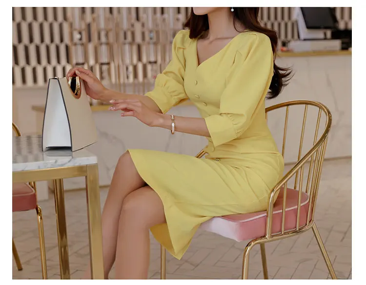 Платье женское желтое с треугольным вырезом и длинным рукавом для офиса на лето
