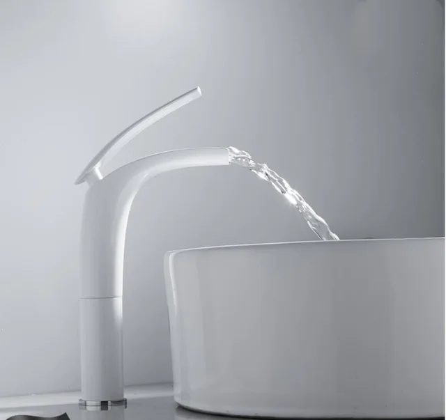 Черный смеситель для ванной комнаты MOIIO с водопадом раковины одной ручкой из