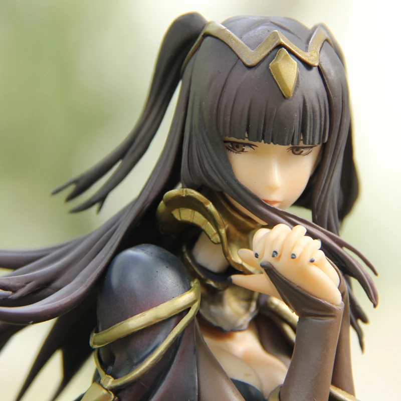 Сексуальная статуэтка по имени Тарья которая является загадочным персонажем