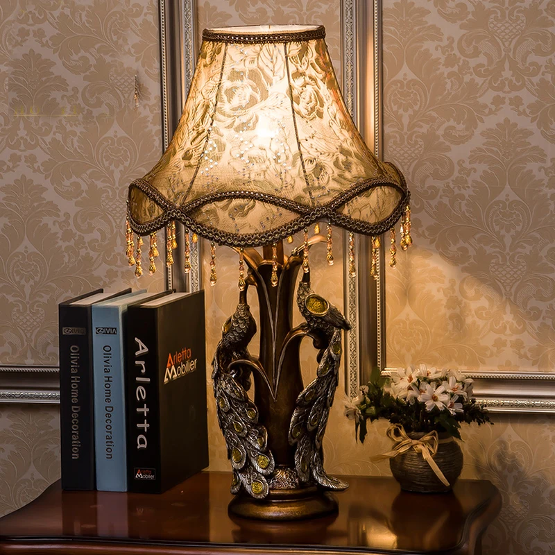 

Retro Luxury Peacock LED Table Lamps Cloth Lampshade for Bedroom/Living Room Lighting E27 110-220V Desk Lights
