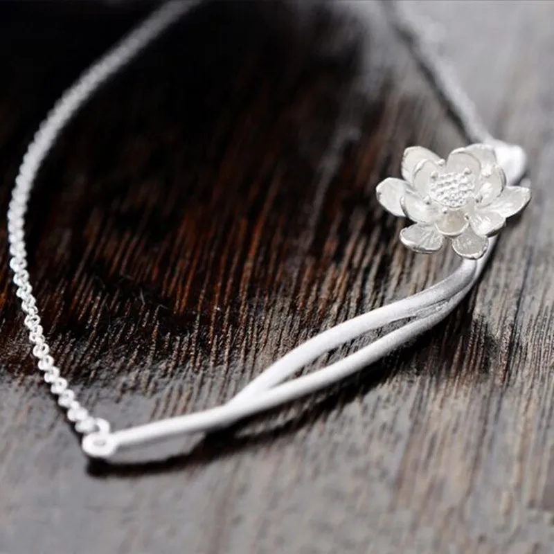 

Personality Hot Popular Classic Lotus Creative Silver Plated Jewelry Exquisite Clavicle Chain Pendant Necklaces XL076
