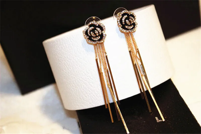 Простые элегантные длинные серьги с розовым цветком и кисточками из циркония для