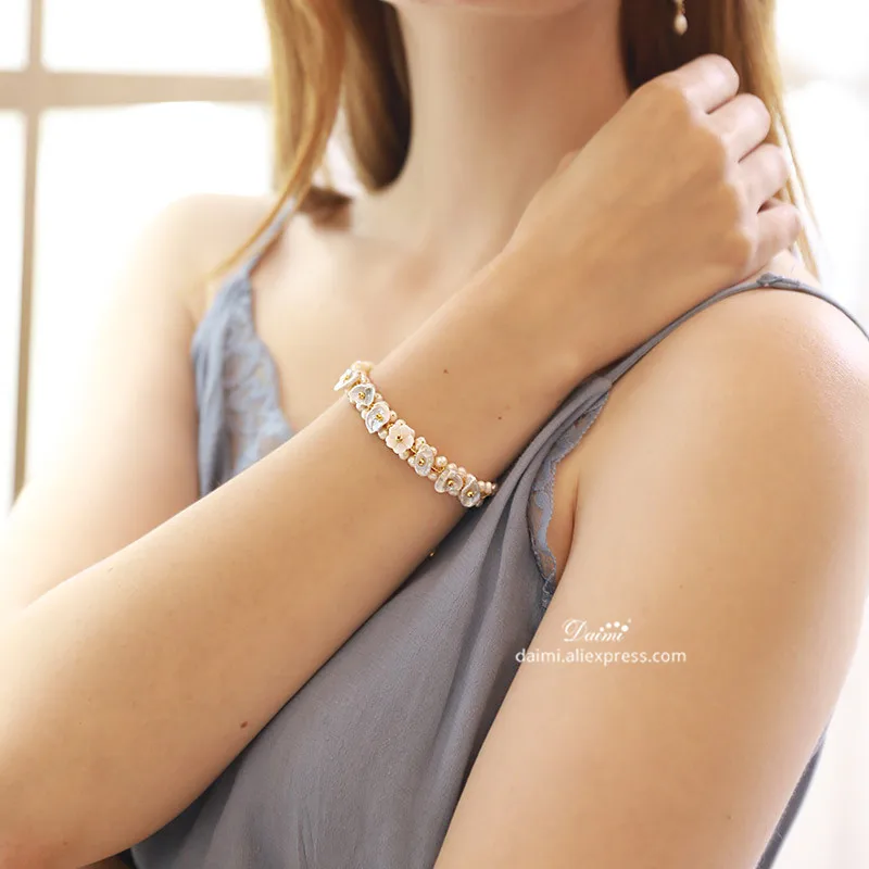 DMBFP200 Handmade Pearl Bracelet Bangles Designer Jewelry For Women Natural Pearl Shell Flower Gentle And Sweet White Wrist