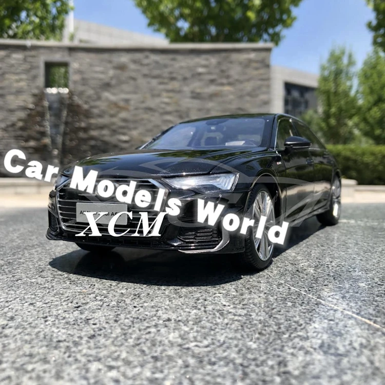Литая модель автомобиля для всех новых A6L 1:18(черный)+ маленький подарок