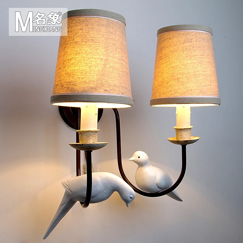 Скандинавская Европейская настенная лампа в виде птицы стиле ретро прикроватное