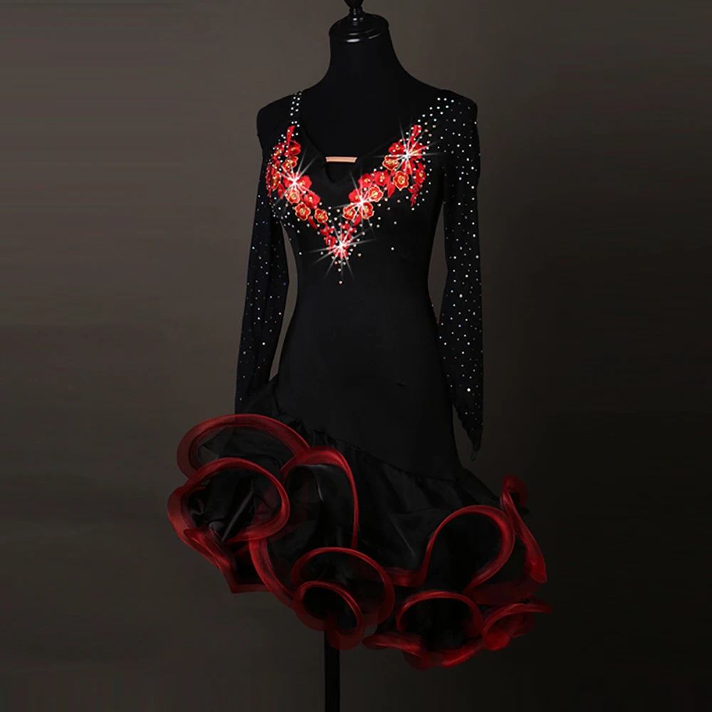 Женское платье для латиноамериканских танцев белое красное кружевное с бахромой