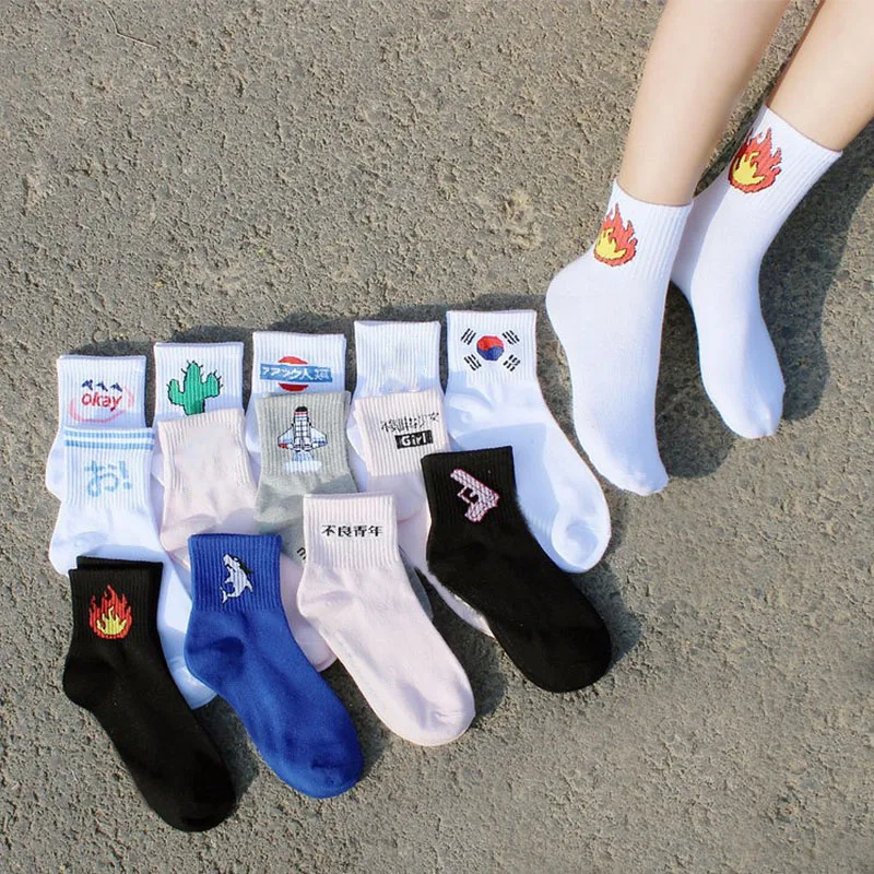 

Fashion Harajuku Sport Socks Japan Letters Cartoon Socks Soft Cotton Alien Socks Shark Flame Kitten Women Men Students 2020 New