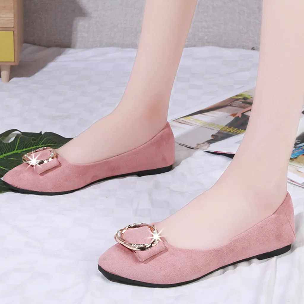 Модные женские туфли на плоской подошве с острым носком летние круглым и пряжкой