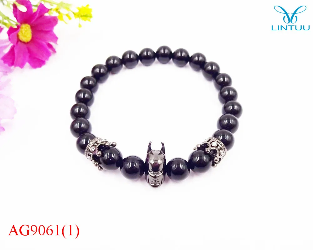 Мужской браслет в римском стиле золотой виде рыцаря Бэтмена и короны из черного