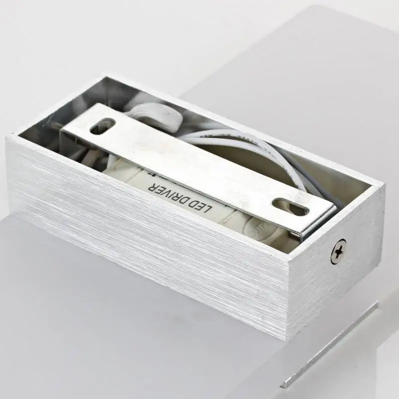 Настенный светильник в стиле лофт светодиодный с аппликацией для ванной комнаты