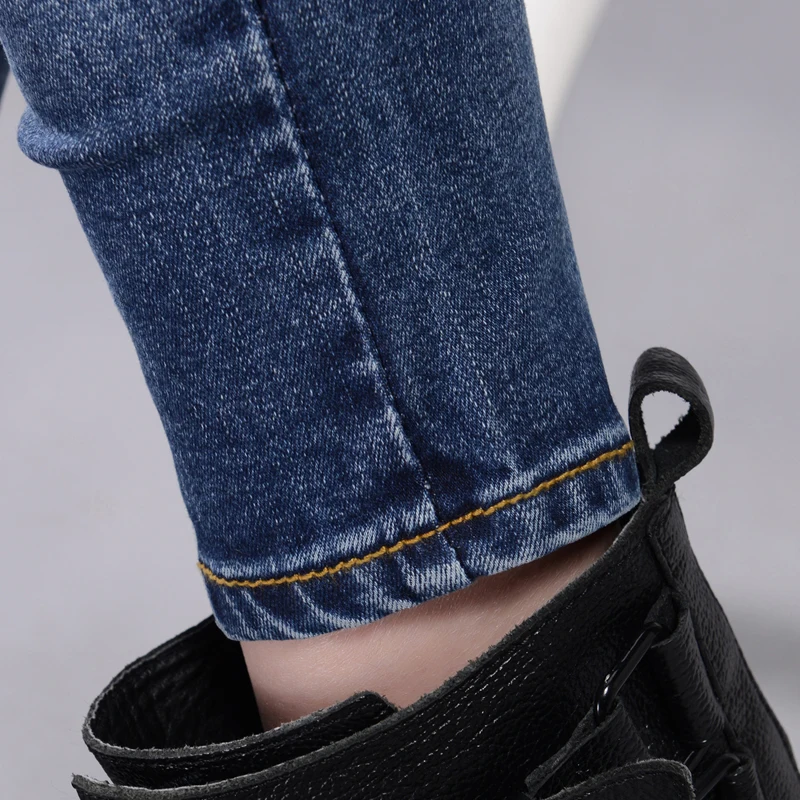 Женские джинсовые брюки потертые Стрейчевые повседневные с поясом карандаш