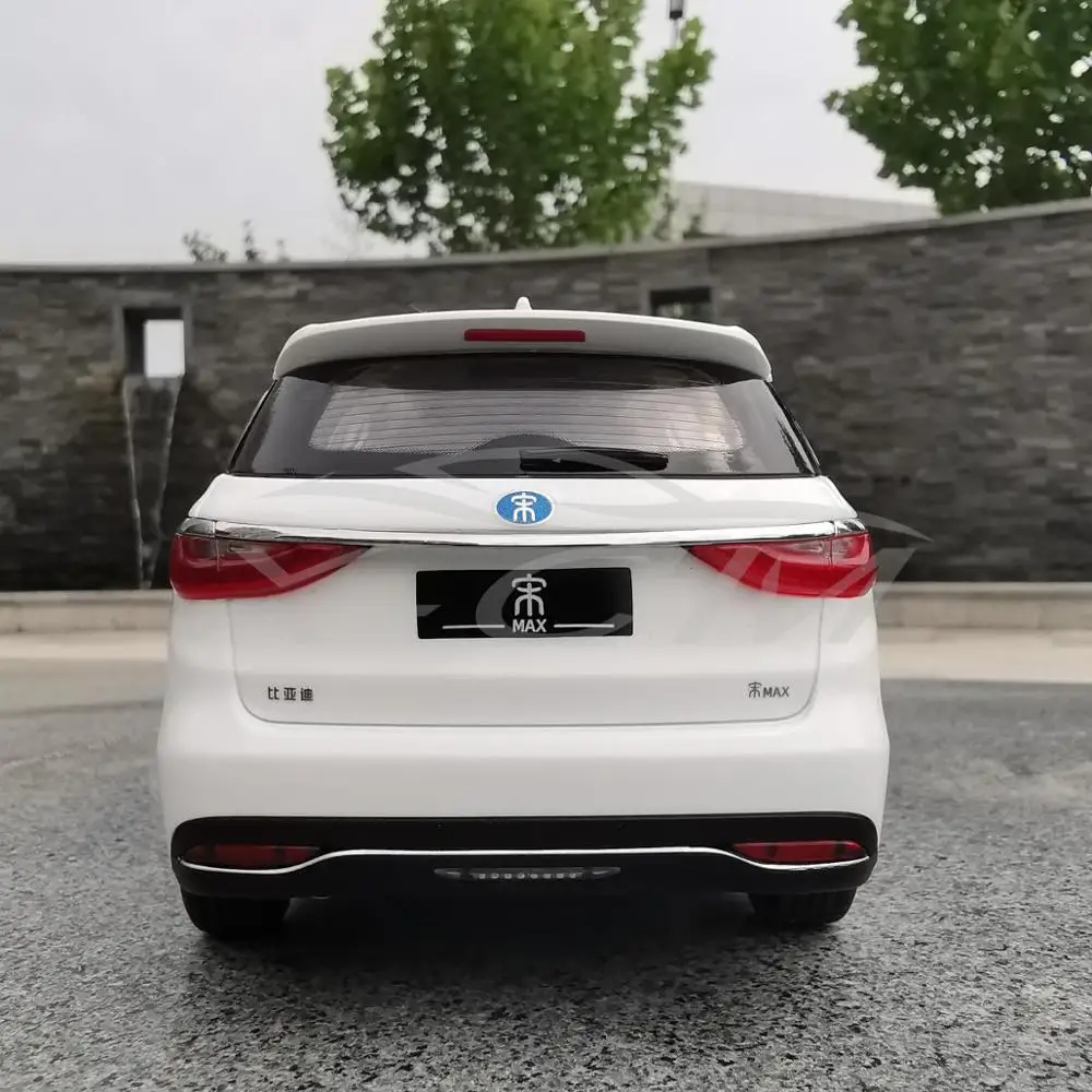 Литой под давлением автомобиль модель BYD Song MAX 1:18 (белый) крышка двигателя и