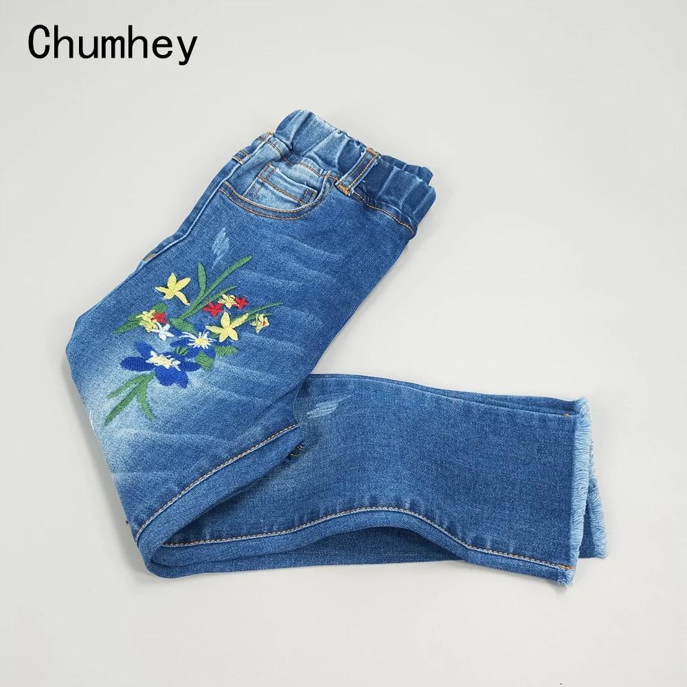 Chumhey/джинсы для девочек; сезон весна; хлопок; эластичные мягкие джинсовые брюки; детские брюки с вышитыми цветами; одежда для малышей; Одежда для девочек