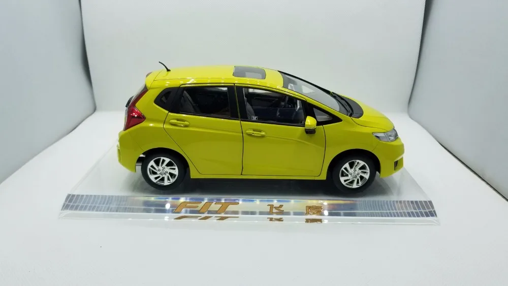 1:18 литая под давлением модель для Honda Fit Jazz GK5 желтый хэтчбек игрушечный автомобиль миниатюрная Коллекция подарков