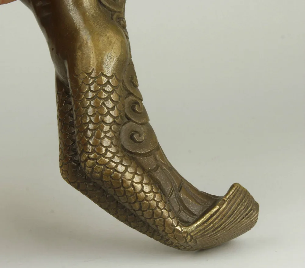 Старый ручной работы вырезка Бронзовый с русалкой статуя тростника Головой