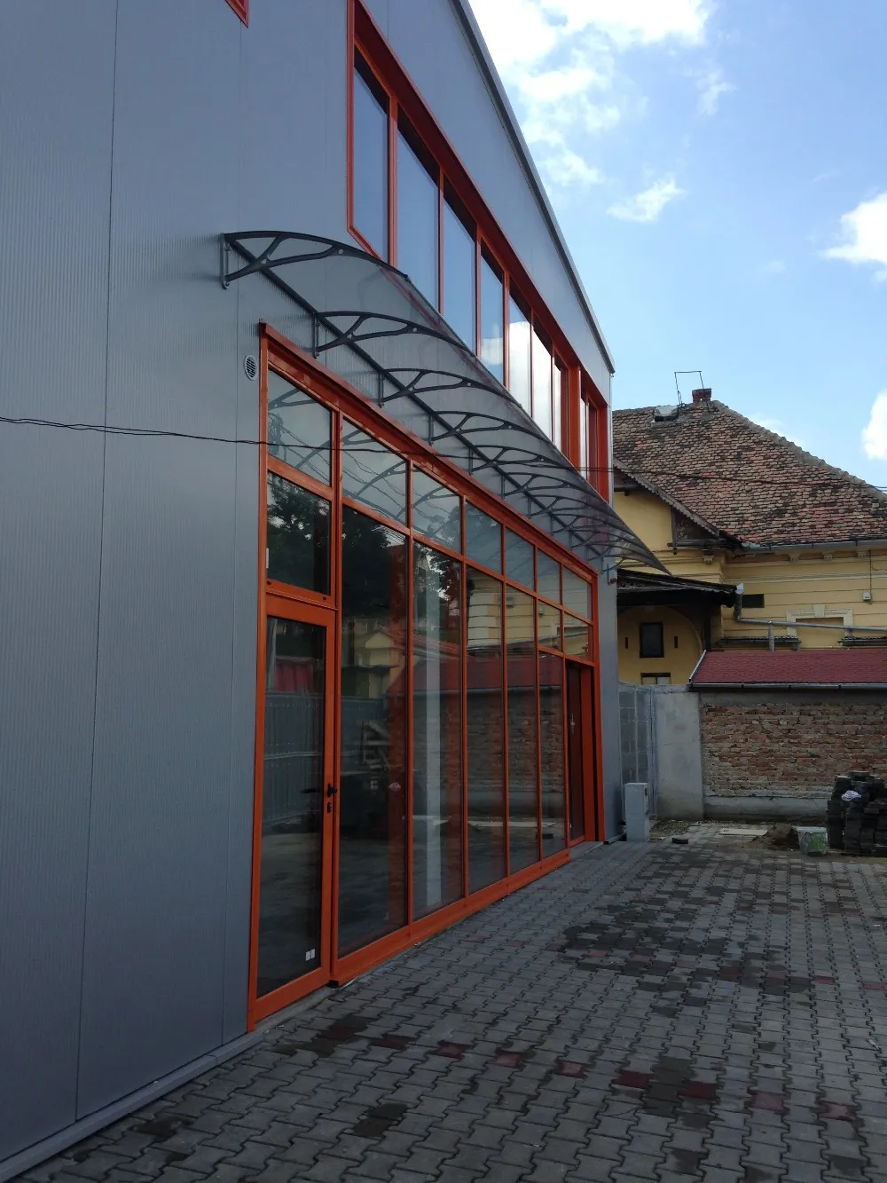 Фотофон 100x480 см. Алюминиевый кронштейн для входных ворот навес из поликарбоната |