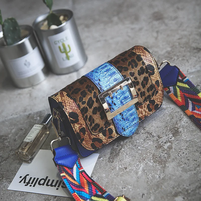 Сумка-мессенджер из искусственной кожи маленькая леопардовая с широким ремнем |