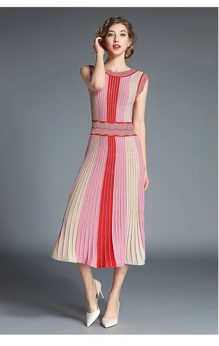 Женское трикотажное облегающее платье модельное в полоску без рукавов с V