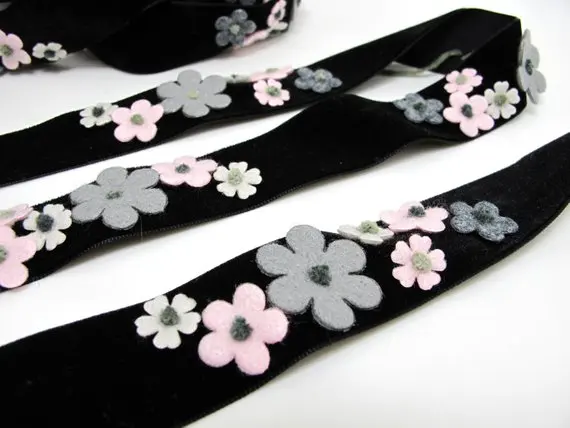 1 дюйм розовый войлочный цветок с вышивкой пряжи на черной бархатной ленте | шитье