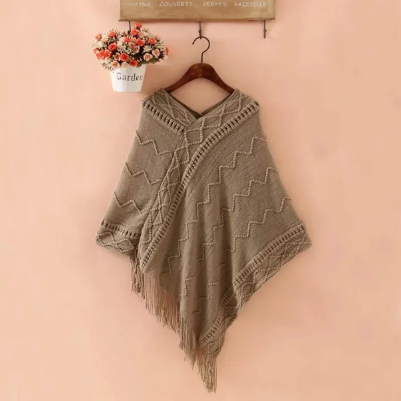 2019 New Women Knitt Poncho Capes Shawl Ladies Tassel Cardigan Coat Streetwear Tops British Style Winter Fashion Pashmina Scarf |