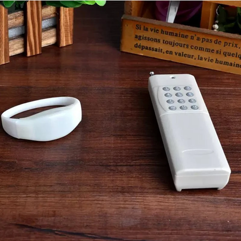 LED RGB Изменение Цвета Силиконовый белый корпус браслеты с 12 клавишами пульт