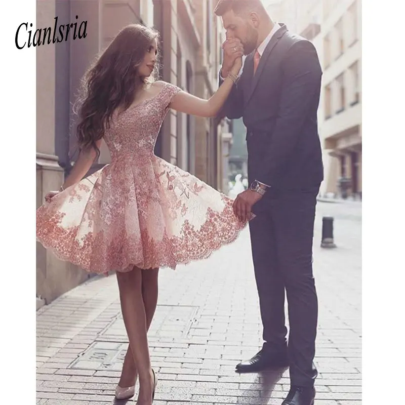 

2020 Homecoming Dresses A-line Off The Shoulder Knee Length Tulle Appliques Lace Elegant Cocktail Dresses