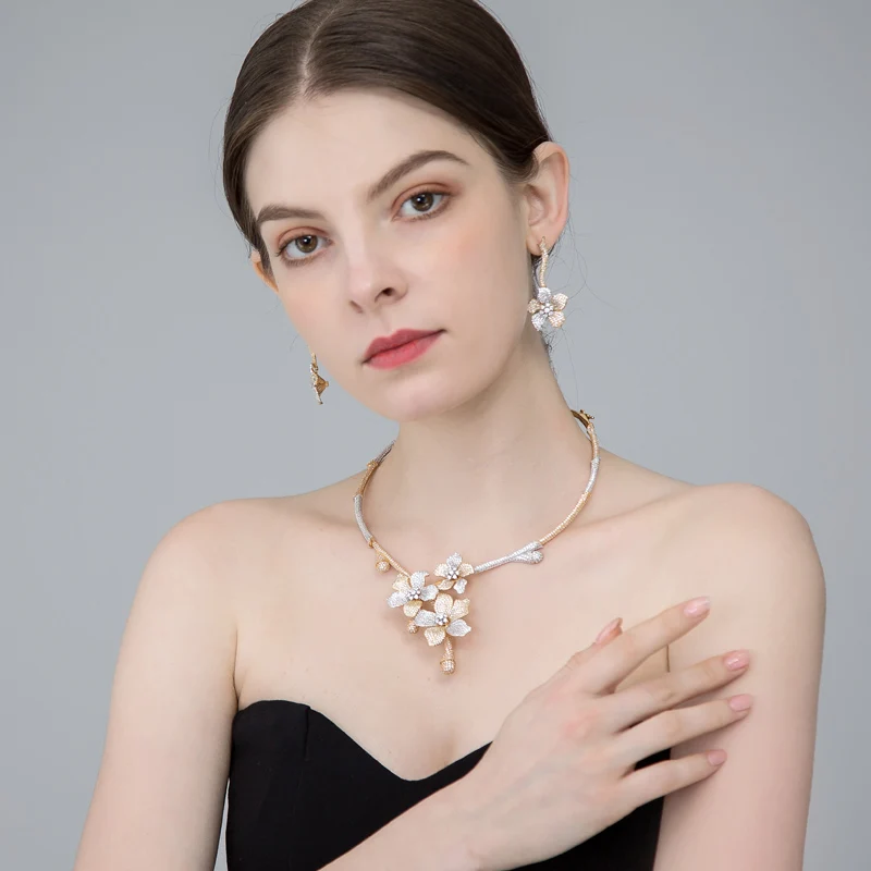 Женские серьги Blucome золотого цвета с медным цирконием и цветком в форме растений |