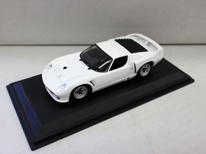 Специальное предложение 1:43 SV J 1981 Ретро Спортивная модель автомобиля из сплава